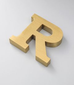 Letras corpóreas huecas en Acero Inoxidable color Dorado