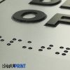 Señalización Braille Dibond